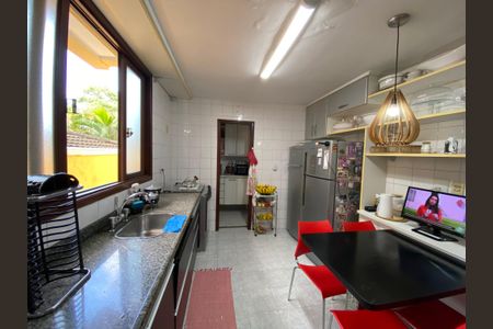 Casa à venda com 360m², 5 quartos e 4 vagas Casa à venda com 360m², 5 quartos e 4 vagasCozinha