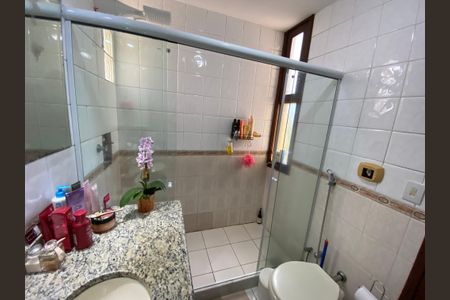 Casa à venda com 360m², 5 quartos e 4 vagas Casa à venda com 360m², 5 quartos e 4 vagasBanheiro Suite