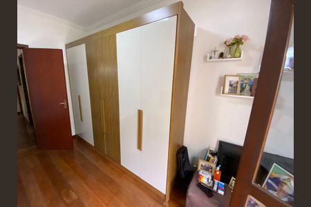 Casa à venda com 360m², 5 quartos e 4 vagas Casa à venda com 360m², 5 quartos e 4 vagasQuarto 3