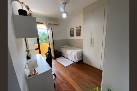 Casa à venda com 360m², 5 quartos e 4 vagas Casa à venda com 360m², 5 quartos e 4 vagasQuarto 2