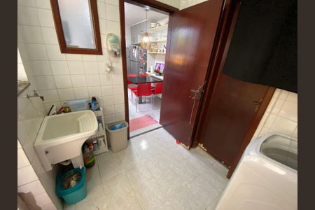 Casa à venda com 360m², 5 quartos e 4 vagas Casa à venda com 360m², 5 quartos e 4 vagasÁrea de Serviço