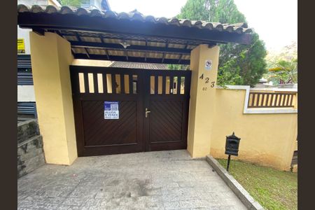 Casa à venda com 360m², 5 quartos e 4 vagas Casa à venda com 360m², 5 quartos e 4 vagasFachada