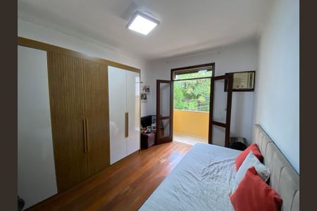 Casa à venda com 360m², 5 quartos e 4 vagas Casa à venda com 360m², 5 quartos e 4 vagasQuarto 3