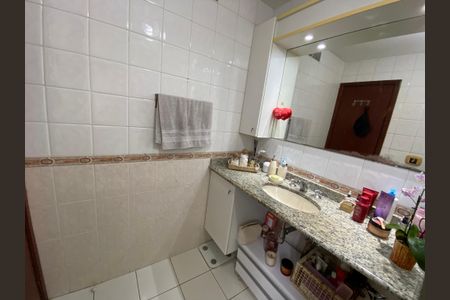Casa à venda com 360m², 5 quartos e 4 vagas Casa à venda com 360m², 5 quartos e 4 vagasBanheiro Suite