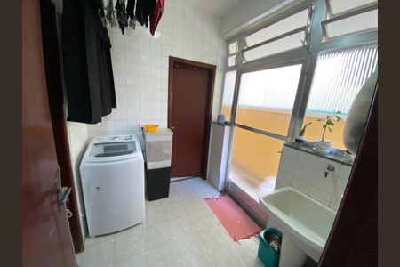 Casa à venda com 360m², 5 quartos e 4 vagas Casa à venda com 360m², 5 quartos e 4 vagasÁrea de Serviço