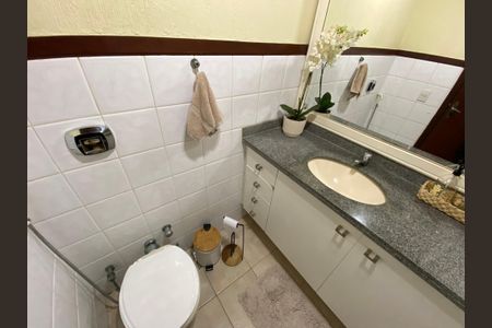 Casa à venda com 360m², 5 quartos e 4 vagas Casa à venda com 360m², 5 quartos e 4 vagasLavabo