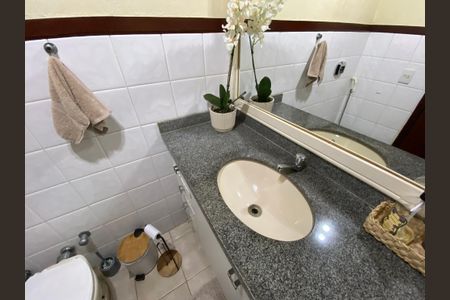 Casa à venda com 360m², 5 quartos e 4 vagas Casa à venda com 360m², 5 quartos e 4 vagasLavabo
