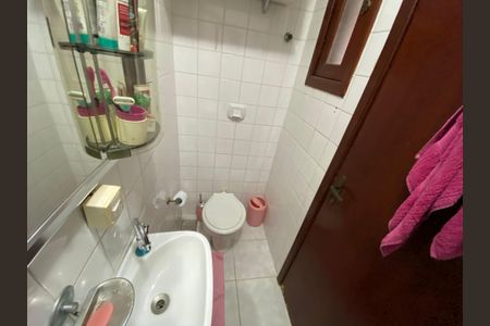 Casa à venda com 360m², 5 quartos e 4 vagas Casa à venda com 360m², 5 quartos e 4 vagasBanheiro Social