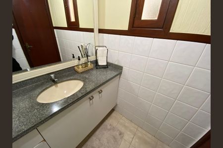 Casa à venda com 360m², 5 quartos e 4 vagas Casa à venda com 360m², 5 quartos e 4 vagasLavabo