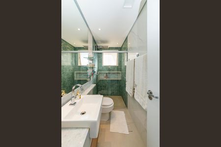 Apartamento à venda com 95m², 2 quartos e 2 vagas Apartamento à venda com 95m², 2 quartos e 2 vagasBanheiro da Suíte 1