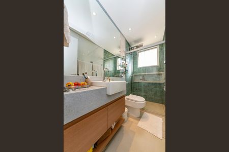 Apartamento à venda com 95m², 2 quartos e 2 vagas Apartamento à venda com 95m², 2 quartos e 2 vagasBanheiro da Suíte 1