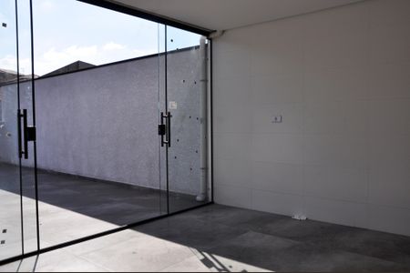 Apartamento à venda com 103m², 2 quartos e 1 vaga Apartamento à venda com 103m², 2 quartos e 1 vagaVaranda da Cozinha e Área de Serviço