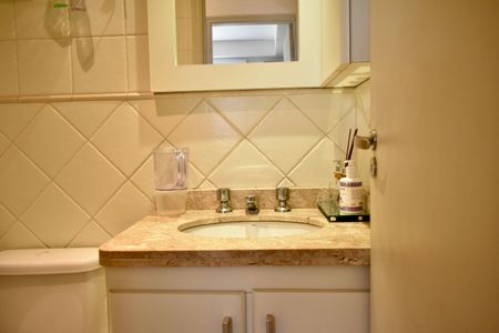 Apartamento à venda com 120m², 3 quartos e 2 vagas Apartamento à venda com 120m², 3 quartos e 2 vagasBanheiro Social