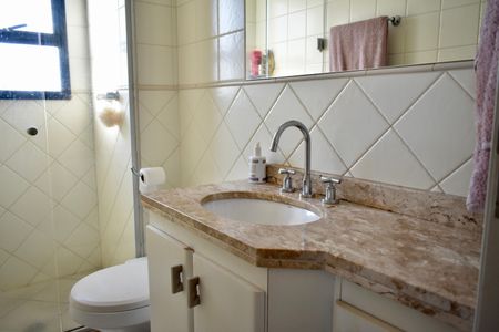 Apartamento à venda com 120m², 3 quartos e 2 vagas Apartamento à venda com 120m², 3 quartos e 2 vagasBanheiro da Suíte