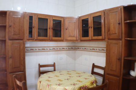 Casa para alugar com 325m², 4 quartos e 4 vagas Casa para alugar com 325m², 4 quartos e 4 vagasCozinha