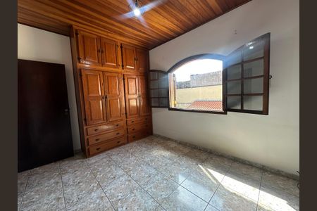 Casa para alugar com 325m², 4 quartos e 4 vagas Casa para alugar com 325m², 4 quartos e 4 vagasQuarto 2