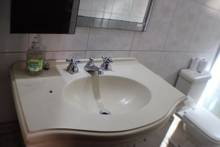 Casa para alugar com 325m², 4 quartos e 4 vagas Casa para alugar com 325m², 4 quartos e 4 vagasBanheiro Social