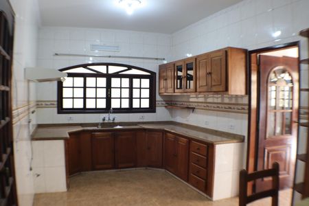 Casa para alugar com 325m², 4 quartos e 4 vagas Casa para alugar com 325m², 4 quartos e 4 vagasCozinha