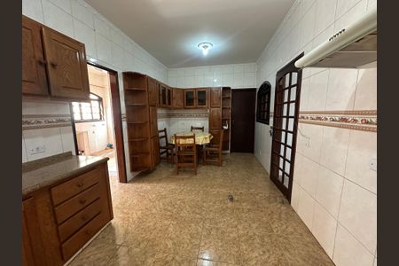 Casa para alugar com 325m², 4 quartos e 4 vagas Casa para alugar com 325m², 4 quartos e 4 vagasCozinha