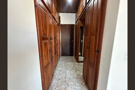 Casa para alugar com 325m², 4 quartos e 4 vagas Casa para alugar com 325m², 4 quartos e 4 vagasSuíte