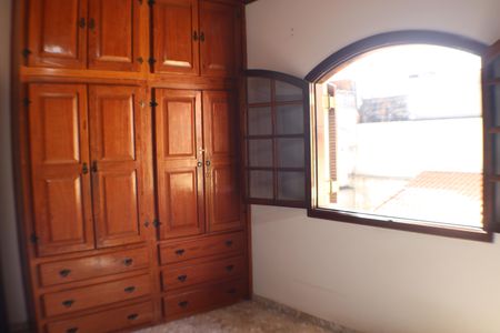 Casa para alugar com 325m², 4 quartos e 4 vagas Casa para alugar com 325m², 4 quartos e 4 vagasQuarto 2