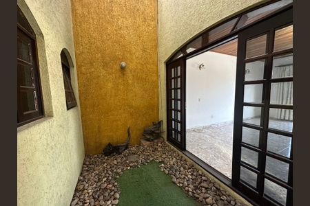 Casa para alugar com 325m², 4 quartos e 4 vagas Casa para alugar com 325m², 4 quartos e 4 vagasJardim