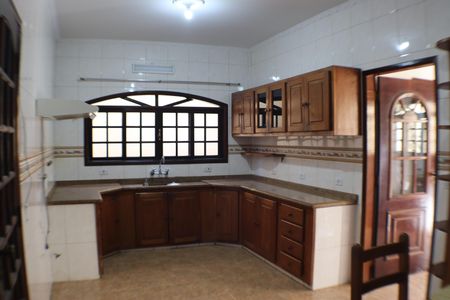 Casa para alugar com 325m², 4 quartos e 4 vagas Casa para alugar com 325m², 4 quartos e 4 vagasCozinha
