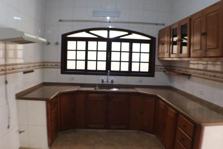 Casa para alugar com 325m², 4 quartos e 4 vagas Casa para alugar com 325m², 4 quartos e 4 vagasCozinha
