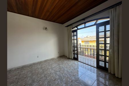Casa para alugar com 325m², 4 quartos e 4 vagas Casa para alugar com 325m², 4 quartos e 4 vagasSala