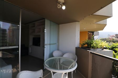 Apartamento para alugar com 126m², 4 quartos e 2 vagas Apartamento para alugar com 126m², 4 quartos e 2 vagasVaranda