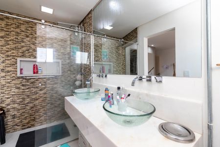 Casa à venda com 260m², 3 quartos e 5 vagasBanheiro da Suíte 1