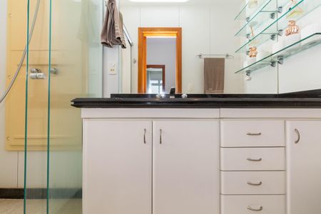 Apartamento à venda com 125m², 3 quartos e 2 vagas Apartamento à venda com 125m², 3 quartos e 2 vagasBanheiro da Suíte