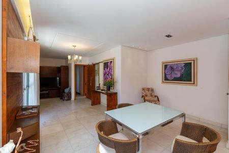 Apartamento à venda com 125m², 3 quartos e 2 vagas Apartamento à venda com 125m², 3 quartos e 2 vagasSala