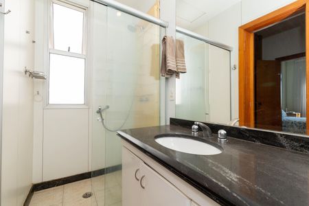 Apartamento à venda com 125m², 3 quartos e 2 vagas Apartamento à venda com 125m², 3 quartos e 2 vagasBanheiro da Suíte