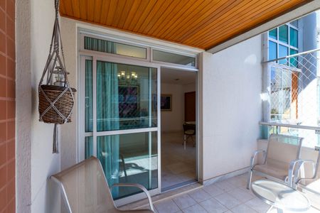 Apartamento à venda com 125m², 3 quartos e 2 vagas Apartamento à venda com 125m², 3 quartos e 2 vagasVaranda da Sala