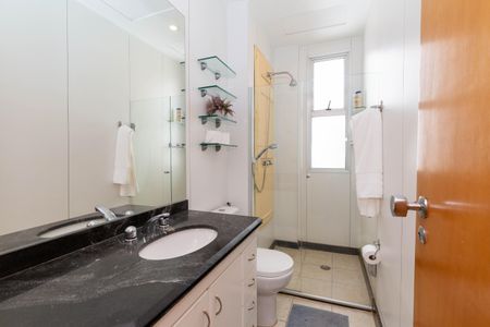 Apartamento à venda com 125m², 3 quartos e 2 vagas Apartamento à venda com 125m², 3 quartos e 2 vagasBanheiro Social