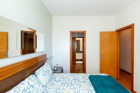 Apartamento à venda com 125m², 3 quartos e 2 vagas Apartamento à venda com 125m², 3 quartos e 2 vagasSuíte