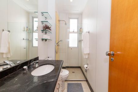 Apartamento à venda com 125m², 3 quartos e 2 vagas Apartamento à venda com 125m², 3 quartos e 2 vagasBanheiro Social