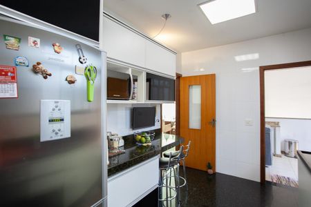 Casa à venda com 303m², 4 quartos e 6 vagasCozinha