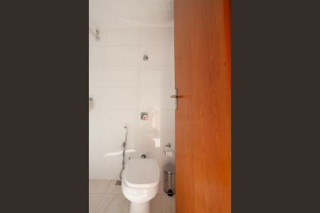 Casa à venda com 303m², 4 quartos e 6 vagasBanheiro 2