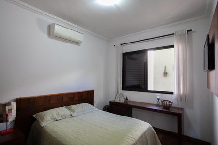 Casa à venda com 303m², 4 quartos e 6 vagasSuíte