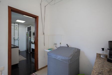 Casa à venda com 303m², 4 quartos e 6 vagasÁrea de Serviço
