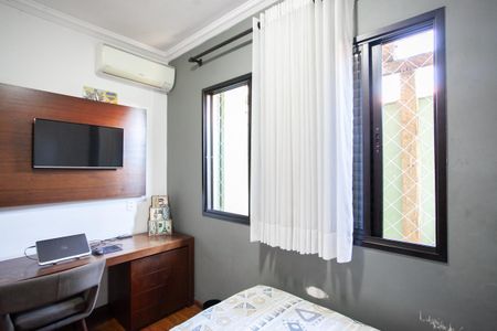 Casa à venda com 303m², 4 quartos e 6 vagasQuarto 2