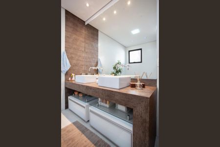 Casa à venda com 303m², 4 quartos e 6 vagasBanheiro da Suíte