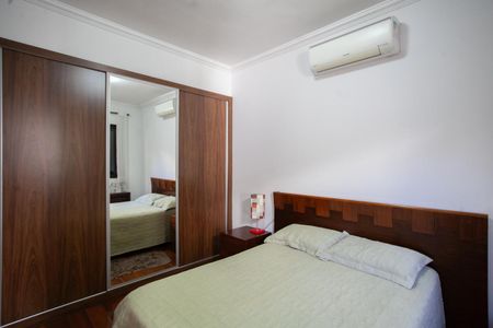 Casa à venda com 303m², 4 quartos e 6 vagasSuíte