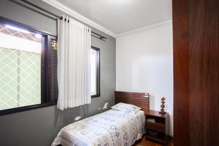 Casa à venda com 303m², 4 quartos e 6 vagasQuarto 2