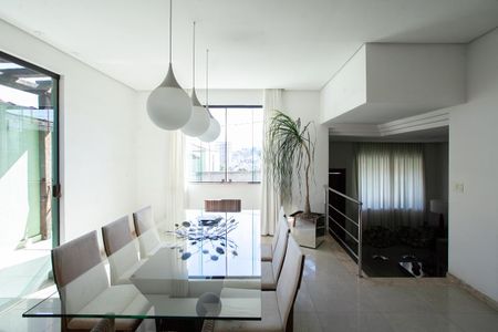 Casa à venda com 303m², 4 quartos e 6 vagasSala 2