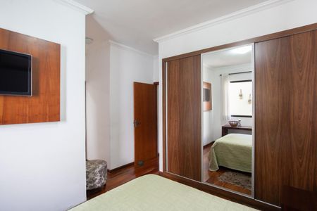 Casa à venda com 303m², 4 quartos e 6 vagasSuíte