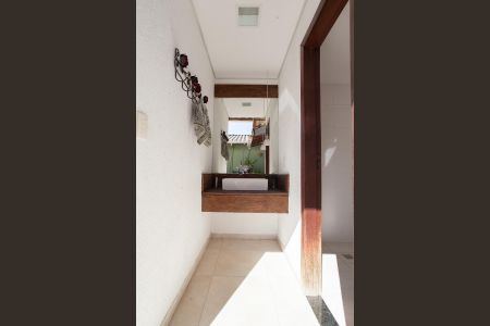 Casa à venda com 303m², 4 quartos e 6 vagasBanheiro 2