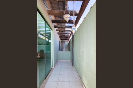 Casa à venda com 303m², 4 quartos e 6 vagasVaranda da Sala 2